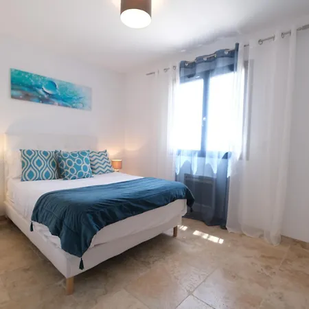 Villa Camargue Family Retreat: Charming House With Pool Near Center Arles