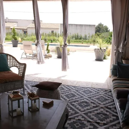 Camargue Family Retreat: Charming House With Pool Near Center Arles