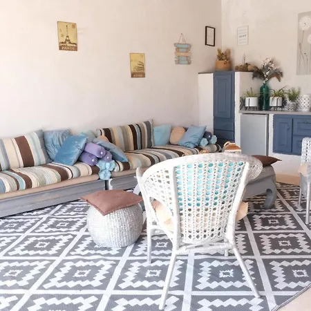 Camargue Family Retreat: Charming House With Pool Near Center Villa Arles