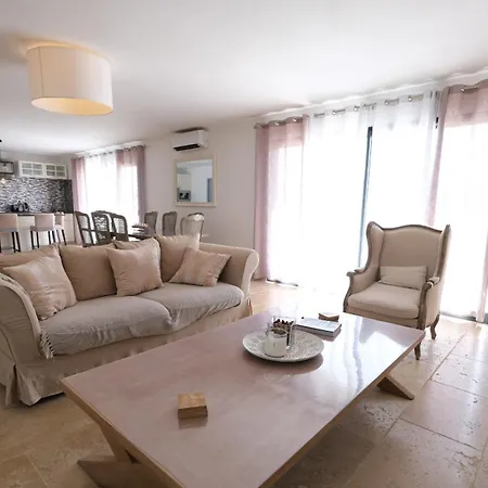 Camargue Family Retreat: Charming House With Pool Near Center Arles