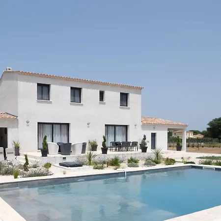 Camargue Family Retreat: Charming House With Pool Near Center * Arles