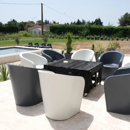 Camargue Family Retreat: Charming House With Pool Near Center Villa